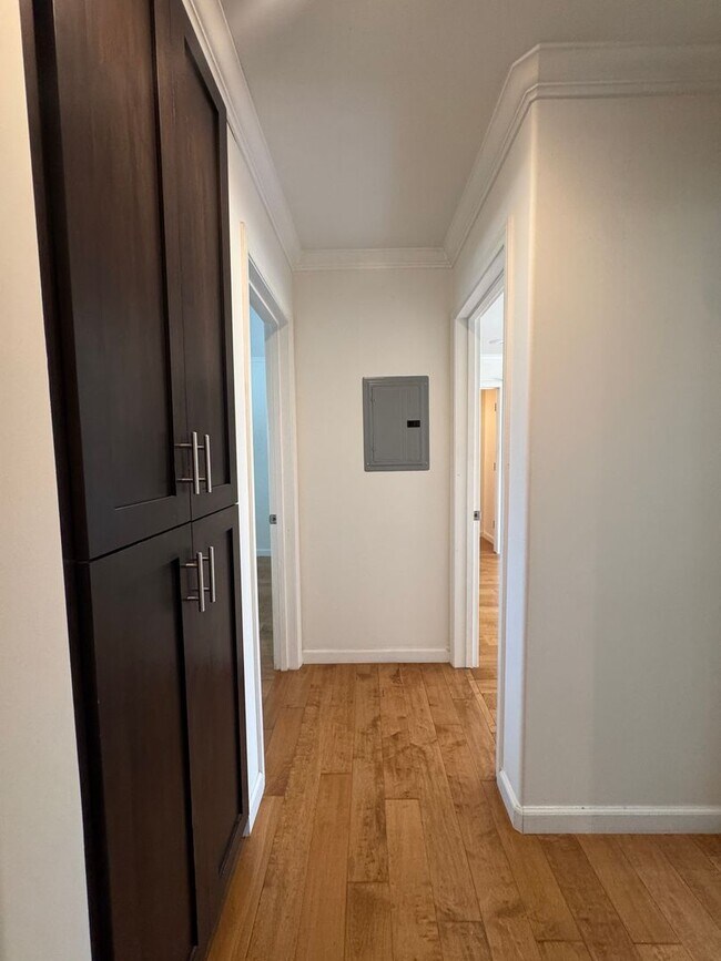 Building Photo - Beautiful 3 Bedroom, 2 Bathroom Home in Prime Santa Monica Location