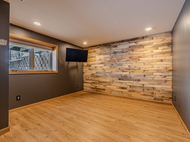 Building Photo - 2630 Glencairin Dr NW