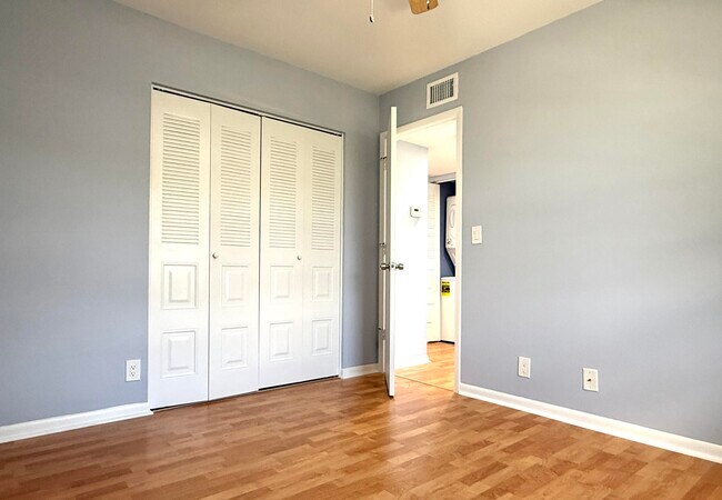 Building Photo - 1532 SE Royal Green Cir