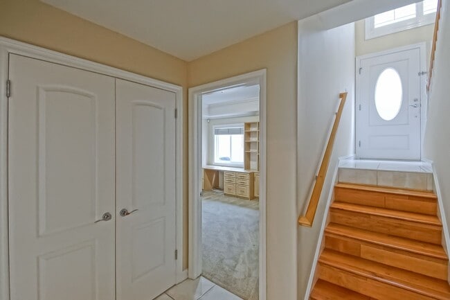 Building Photo - BEAUTIFUL, BRIGHT & AIRY 3BR2.5BA DETACHED TOWNHOME W/ LARGE 2-CAR GARAGE, WORKSHOP/BONUS ROOM, C...