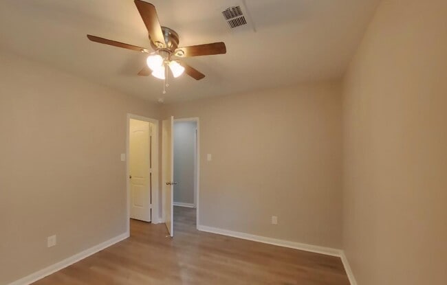 Building Photo - AVAILABLE NOW