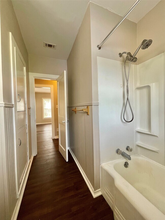 Building Photo - 813 Nursery St