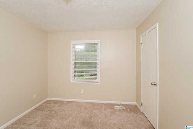 Building Photo - 636 Cresap Cir NE