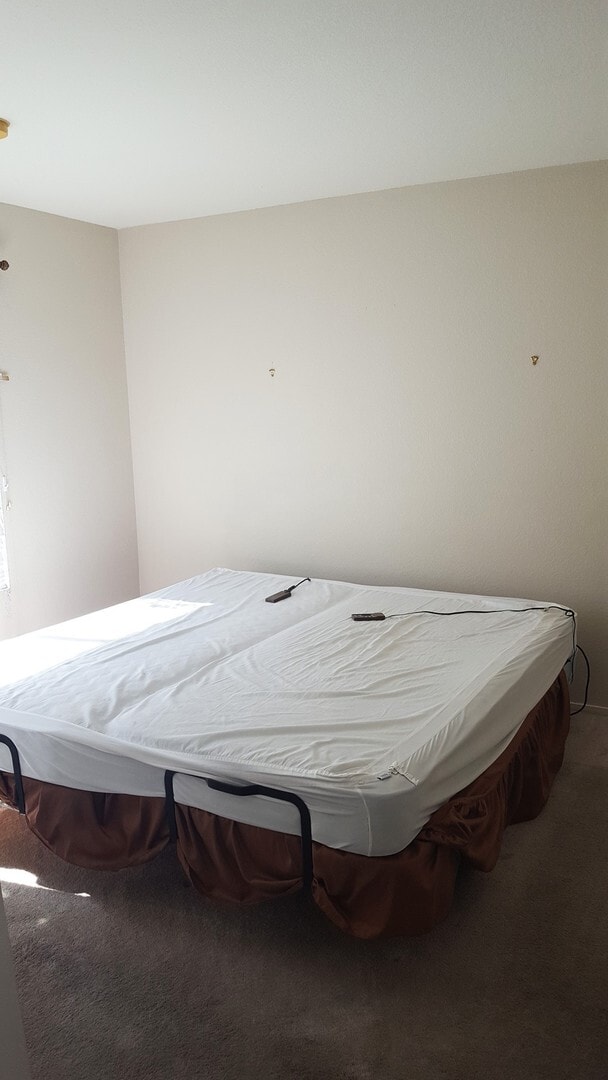 Building Photo - Three Bedroom Southwest Condo, Tile, Ground Floor