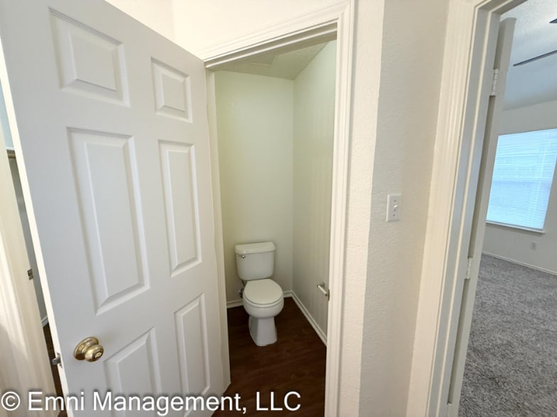 Building Photo - 2207 Garrett Dr