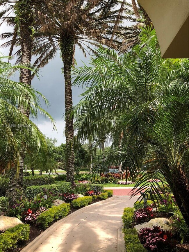 Building Photo - 12430 Vista Isles Dr