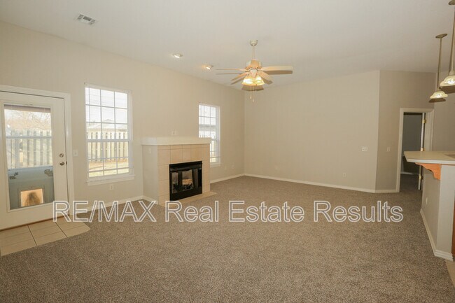 Building Photo - 1202 SW Cabriolet St