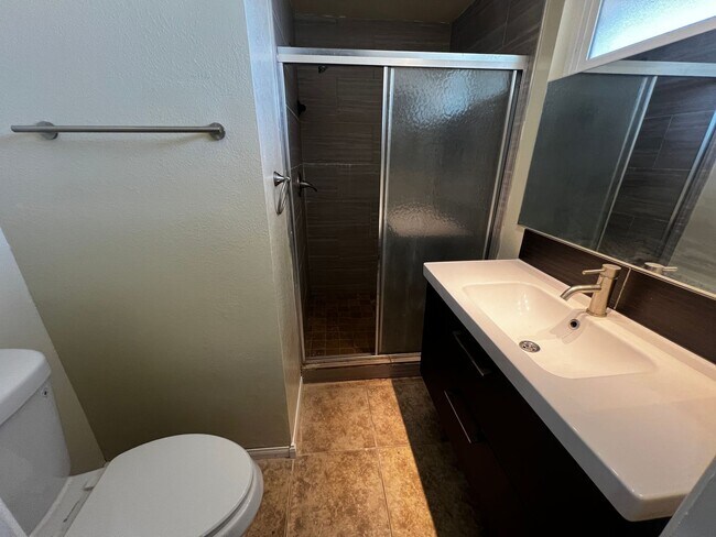 Building Photo - Updated 3-Bed Home Near Base & Joshua Tree...