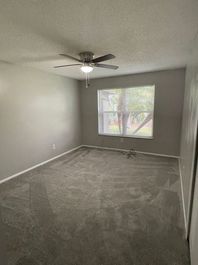 Building Photo - Cozy Villa