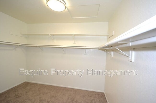 Building Photo - 1610 Oneida Pl