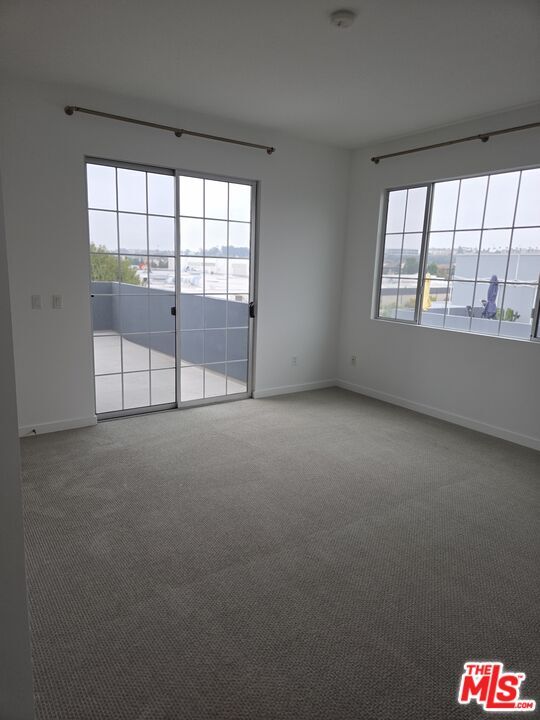Building Photo - 5350 Playa Vista Dr