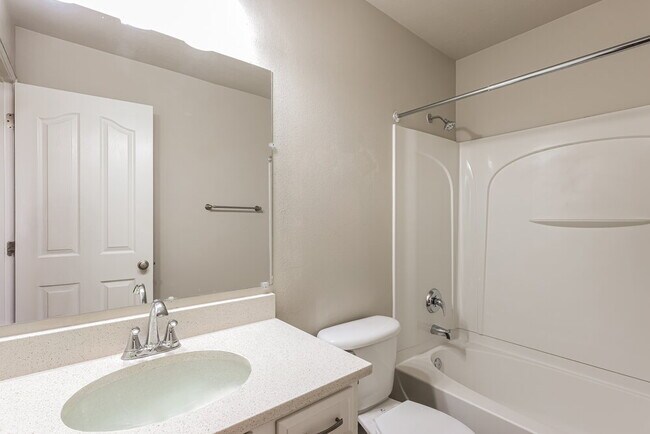 Building Photo - 8558 Maul Oak Dr