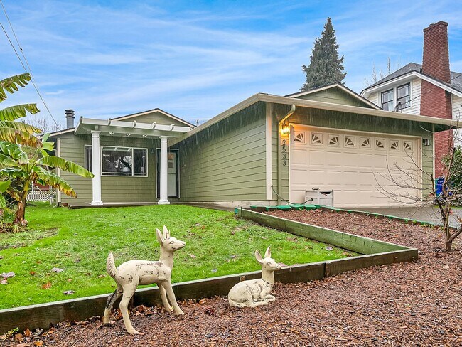 Building Photo - Coming soon! Remodeled 3-bdr/2-bath Overlook ranch w/ fireplace, excellent location