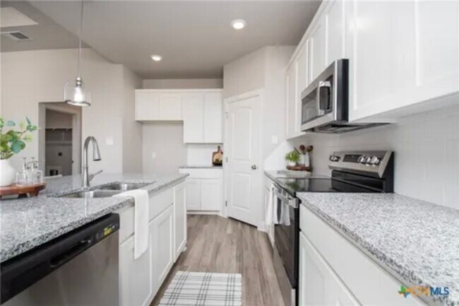 Building Photo - GORGEOUS home in Nolanville!