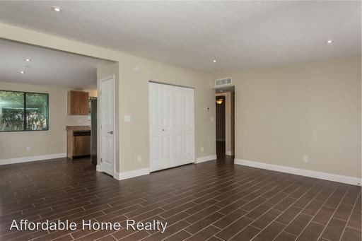 Building Photo - 1002 E Lester St