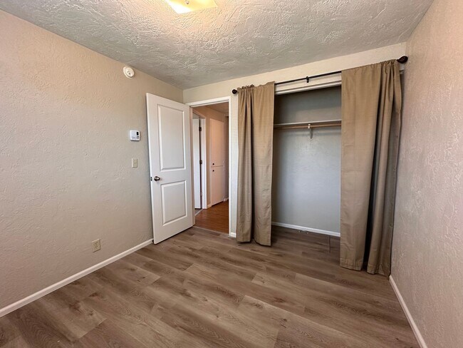 Building Photo - 148-38th Place Duplex