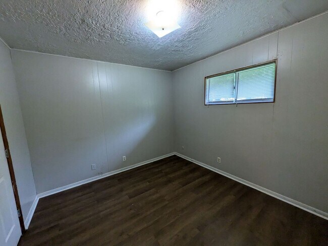 Building Photo - 4619 Hartel St