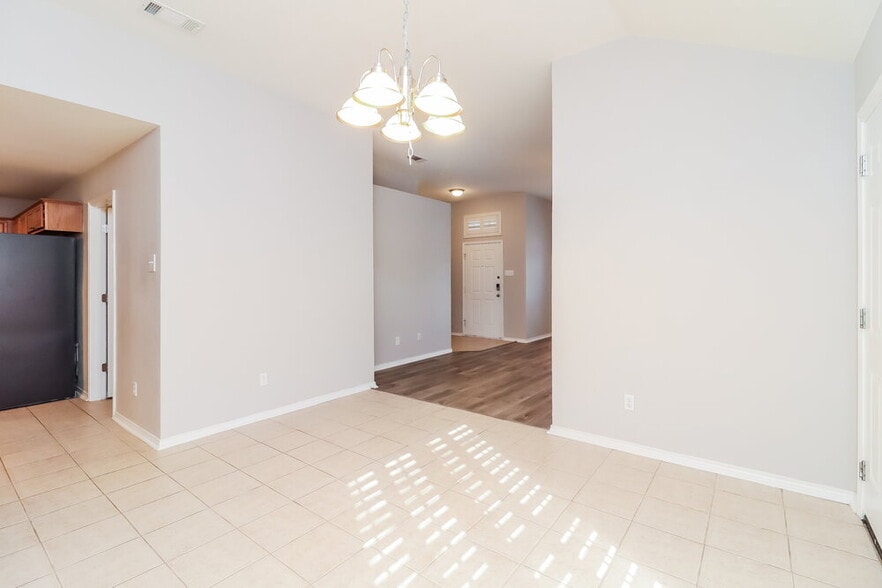 Building Photo - 1201 Gray Dawn Dr