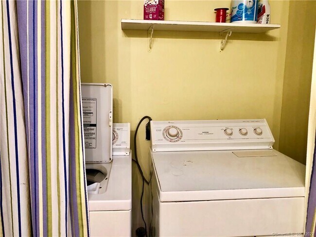 Building Photo - 49 Cheshire Dr