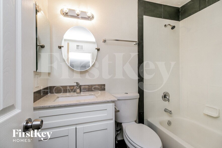 Building Photo - 14623 N 32nd Pl