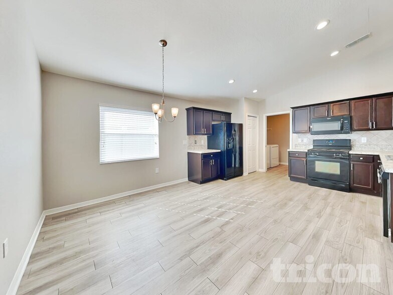 Building Photo - 1920 Bretton Ridge Dr