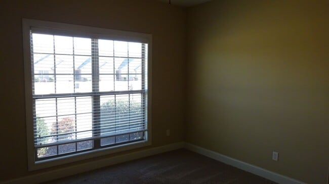 Building Photo - Minutes to MTM plant, Amazon, Polaris and Target Distribution