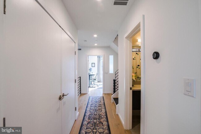Building Photo - 1705 Annin St
