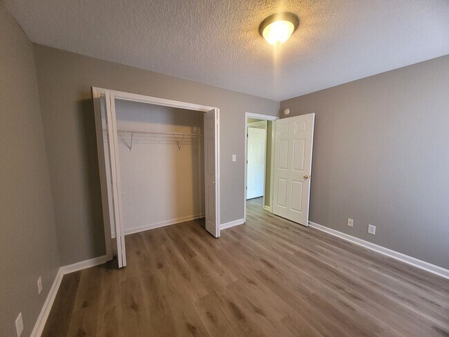 Building Photo - $1550 - 3 Beds 2 Bath Charming Ranch Home