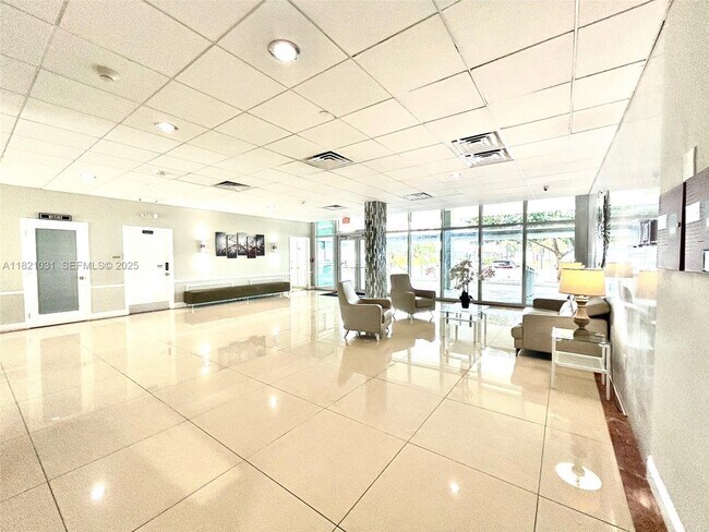 Building Photo - 9500 W Bay Harbor Dr