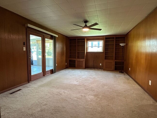 Building Photo - 118 Country Club Dr