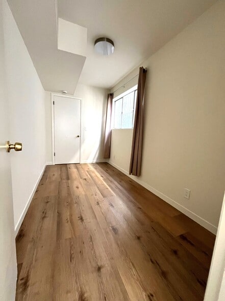 Building Photo - 393 2nd Ave