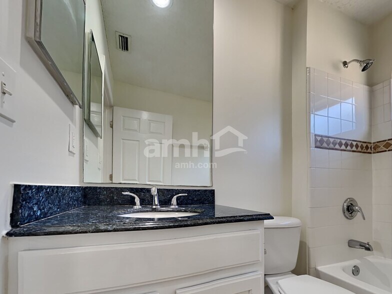 Building Photo - 125 Whisper Ridge Dr