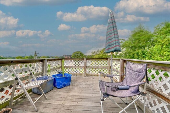 Building Photo - 2724 Maryland Ave