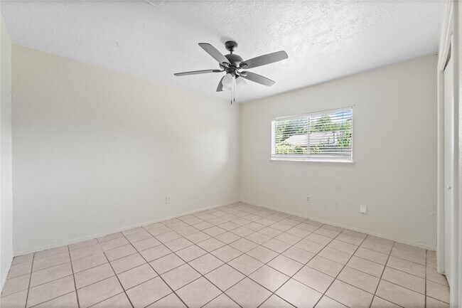 Building Photo - 9811 Mill Shadow Dr
