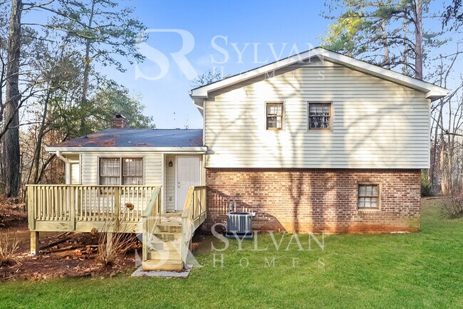 Building Photo - This charming 3BR, 2BA home is ready for you!