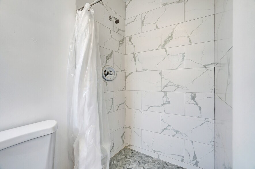 Building Photo - 10823 Camarillo St