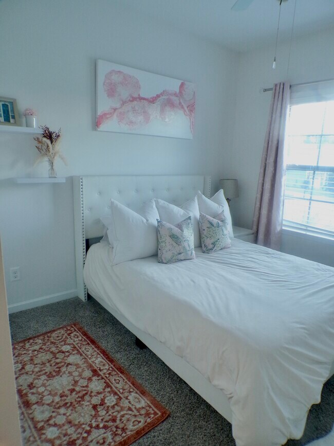 Building Photo - 114 Eldon Dr