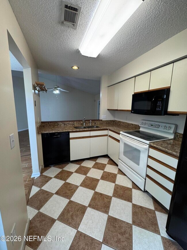 Building Photo - 8550 Goldeneye Ln