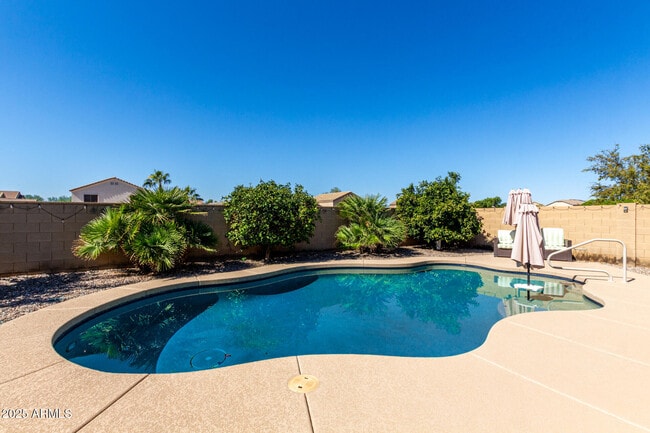 Building Photo - 18864 N Lariat Rd