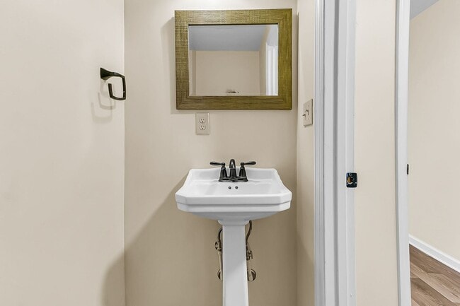 Building Photo - Tranquil Country Living on 2+ Acres — Spac...