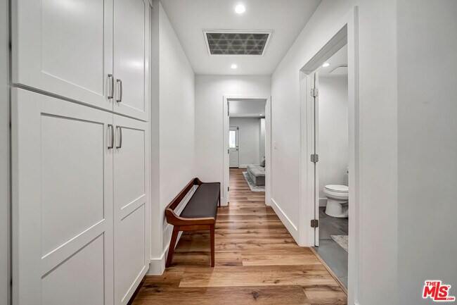 Building Photo - 19841 Henshaw St