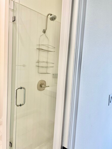 Building Photo - 238 Lakeview Dr