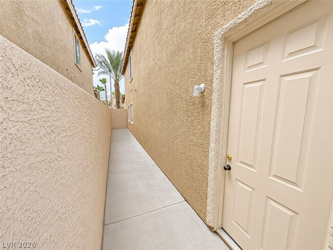 Building Photo - 1108 Ventura Hills St