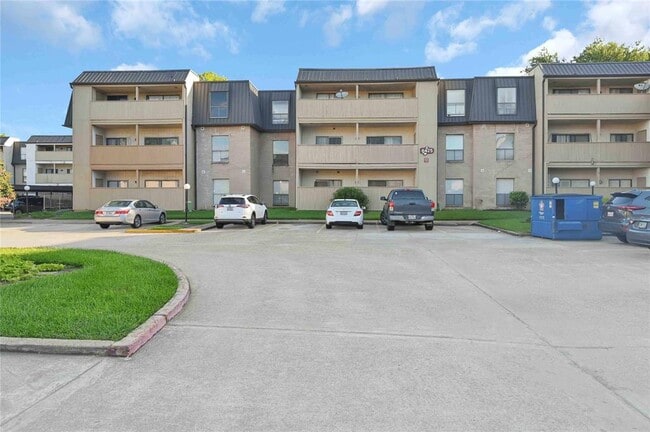 Building Photo - 8425 Hearth Dr