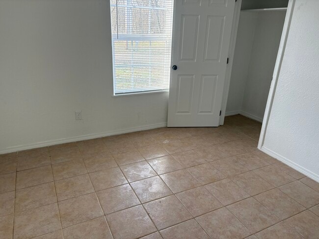 Building Photo - 16376 Hamestring Rd