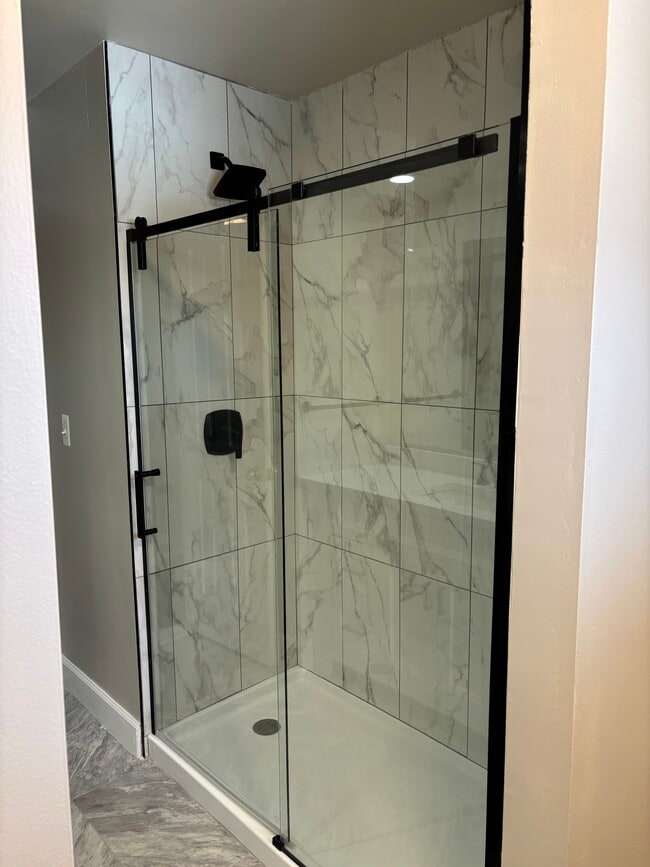 Building Photo - 620 Nahma Ave