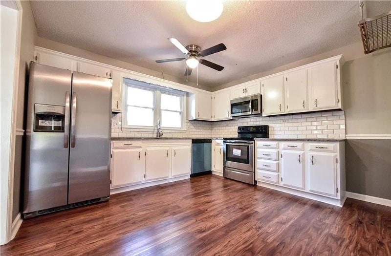 Building Photo - 233 Vivian Dr