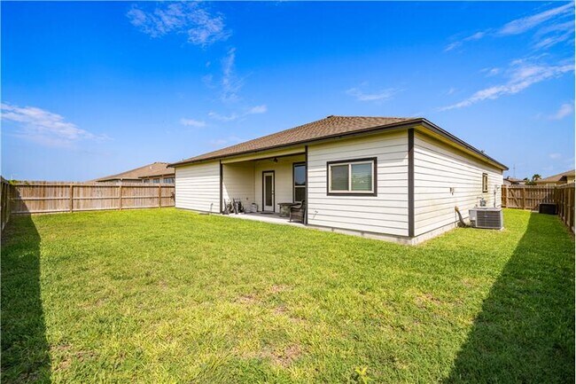 Building Photo - 7721 Dove Holw Dr