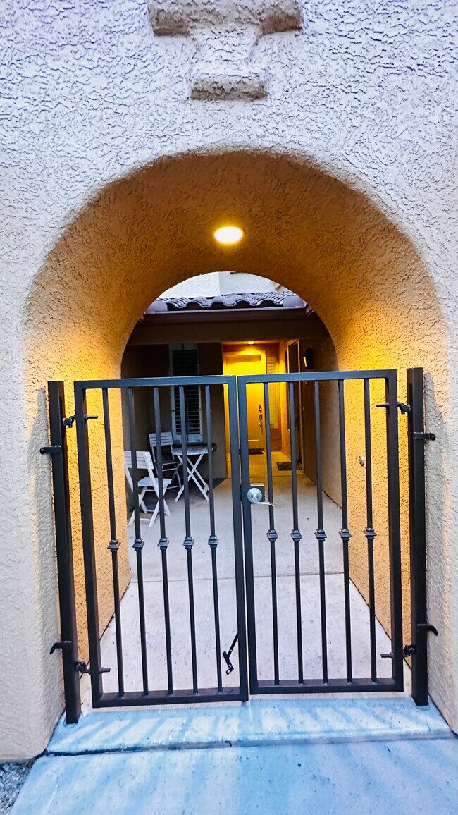 Building Photo - 10655 N 9th St