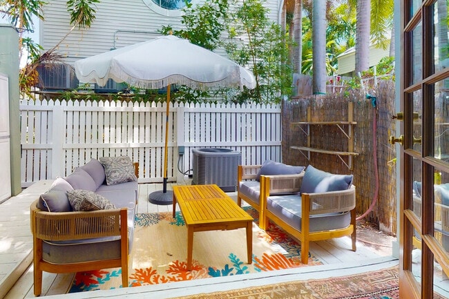 Building Photo - 1011 Howe St